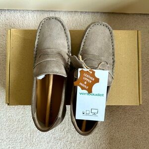 New pair of moccasins in their original packaging.
US size 1.5